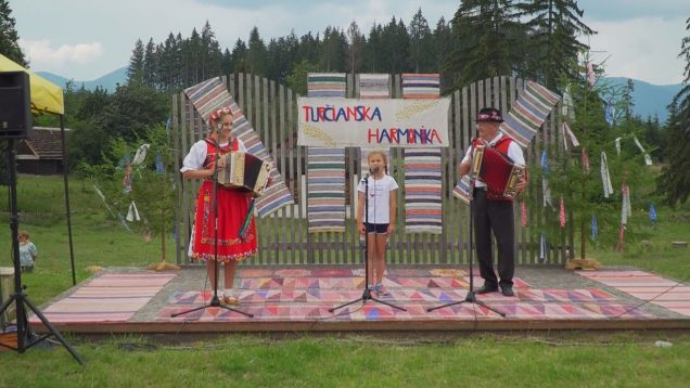 Harmonikári z Turca a Horného Považia potešili návštevníkov skanzenu a rozozvučali okolie