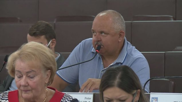 Mestskí poslanci si schválili mimoriadne odmeny