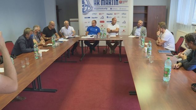 Mesto ani poslanci pred pomocou martinskému hokeju oči nezatvárajú