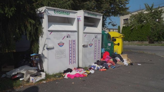 Obyvateľov trápi neporiadok na križovatke ulíc Hollého a Halašova