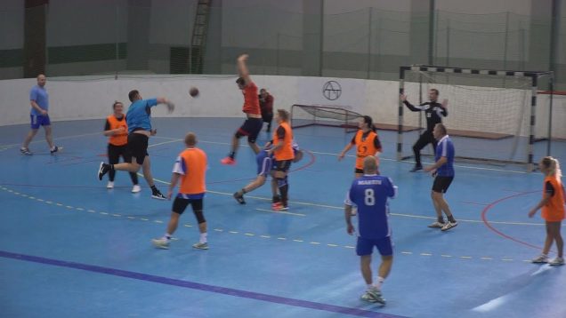 V spomienkovom zápase na Tibora Saitza sa stretli vrútocke hádzanárky a hráči MHáK Martin