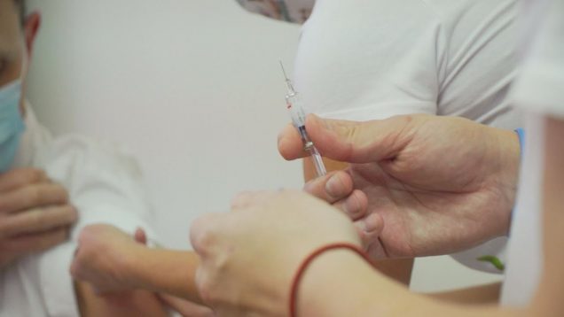 Lekári Kliniky detí a dorastu chránia svojich pacientov