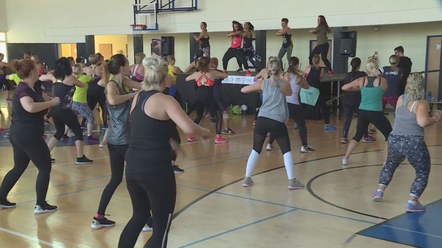 Dynamickou zumbou môžete formovať postavu a zhodiť nejaké to kilo aj z obývačky