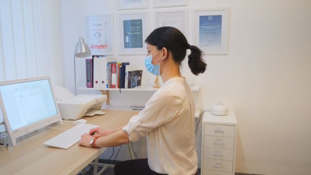 Nevhodné sedenie v práci či doma má za následky bolesť, ktorá nám môže znepríjemniť život