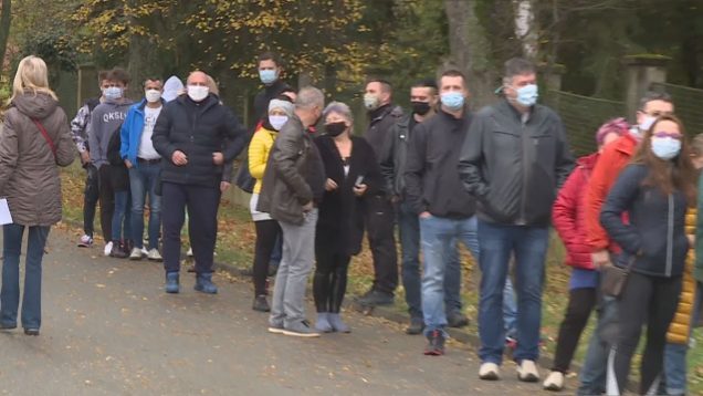 Okrem dohľadávania kontaktov, z hygienikov sa dnes stali aj policajti či sudcovia