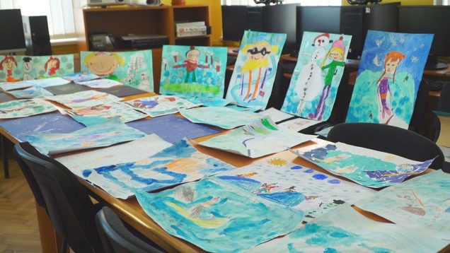 Vďaka šikovným deťom sa počítačová miestnosť CVČ Kamarát zmenila na galériu