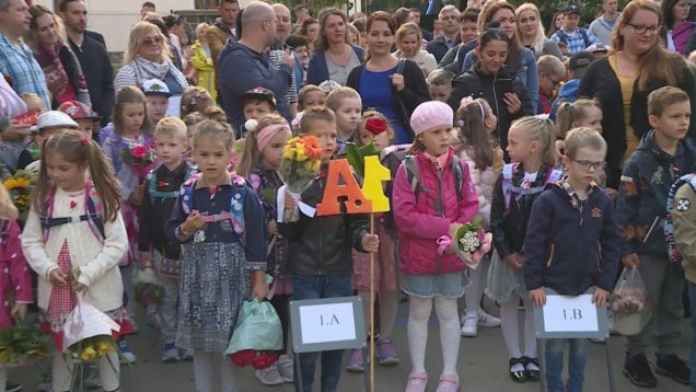 Letným prázdninám definitívne odzvonilo. Po dvojmesačnom tichu sa otvorili brány škôl a do tried sa opäť vrátil čulý detský ruch