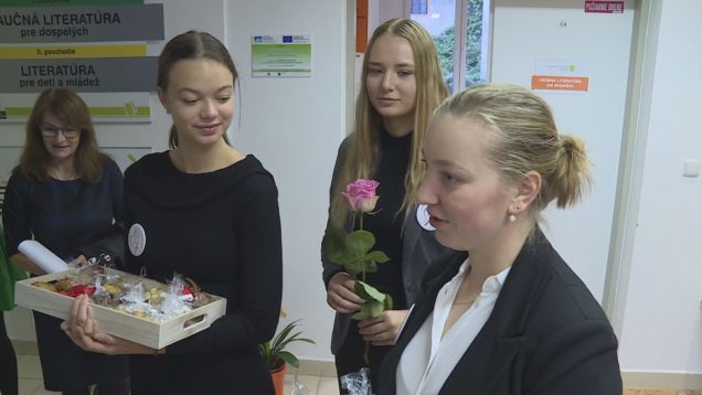 Študentky gymnázia Viliama Paulinyho-Tótha využili Deň vďačnosti na poďakovanie sa pracovníkom Turčianskej knižnice za ich ľudskosť a ústretovosť