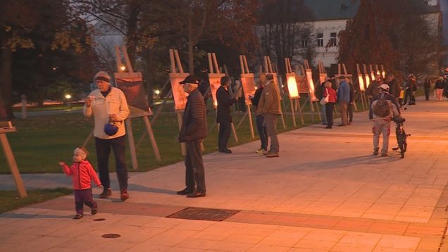 Členovia Fotoklubu Karola Plicku predstavili svoju najnovšiu tvorbu. Veľkoformátové fotografie si môže verejnosť prezrieť priamo na pešej zóne