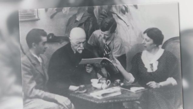 Mnohí ju vnímajú najmä ako dcéru prvého prezidenta, no v jeho tieni rozhodne nežila. Dodnes patrí k výrazným ženským postavám českých  i slovenských dejín