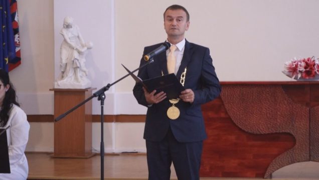 Susedné Vrútky povedie aj ďalšie štyri roky primátor Branislav Zacharides. Sekundovať mu bude sedem staronových a štyria noví poslanci