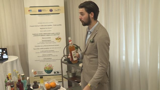 Vytváranie bublín priamo na pohári a zadymenie nápoja pod skleným poklopom. Úroveň barmanstva sa posúva dopredu