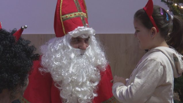 <strong><u>Do KD v Záturčí prišiel síce dobrý Mikuláš s oneskorením, ale mal na to svoje dôvody. Chcel jednoducho deti potešiť nielen sladkosťami, ale aj snehovou nádielkou</u></strong>