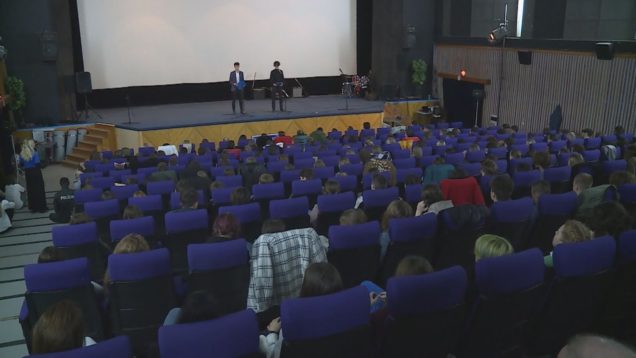 Gymnazisti zo Sučian spojili nedávny Deň študentstva s imatrikuláciou prvákov. Spoločný program ešte viac posilnil vzájomné a pevné puto celej školy