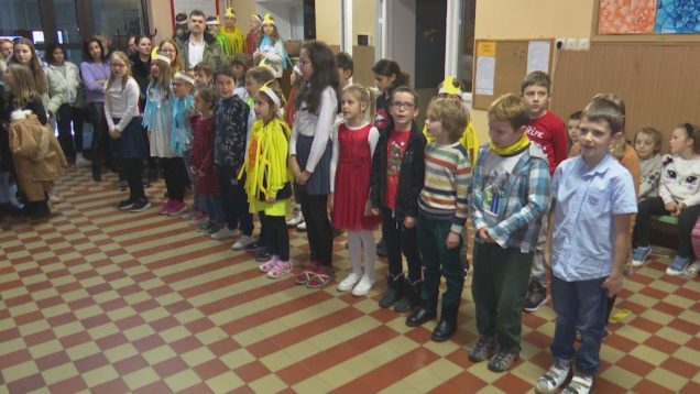 <strong><u>Pečenie vianočných oblátok, zdobenie medovníkov či výroba sviečok z včelieho vosku. Aj to patrilo k vianočnému programu na základnej škole v centre mesta</u></strong>