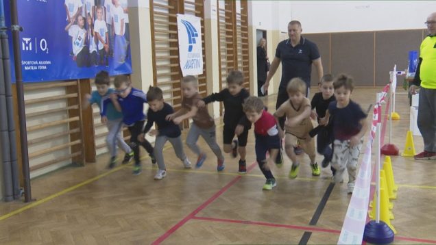 <strong><u>V behu cez prekážky v rámci projektu „Atletika v srdci“ podali maličkí prváci a druháci úctyhodné výkony. Atletický klub ZŤS Martin má určite na kom stavať</u></strong>