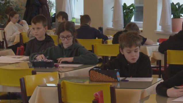 <strong><u>Zložité príklady z matematiky, logické myslenie a šikovné deti. Na okresnom kole matematickej olympiády sa zúčastnilo 46 piatakov a 9 deviatakov</u></strong>