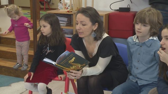 <strong><u>Čítanie kníh je jedinečnou spoločnou chvíľkou, kedy sú si rodič s dieťaťom iba jeden pre druhého. Dbajú na to aj v zariadení pre deti, ktoré sa v ničom nevymyká domácemu prostrediu</u></strong>