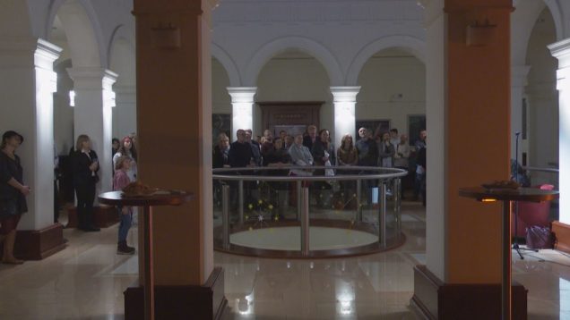 <strong><u>Dvoranu Národného domu zdobia obrazy Jozefa Vrtiaka. V maľbe zhmotnil svoje filozofické myslenie a prostredníctvom obrazov rozpráva príbehy o vlastnom videní sveta</u></strong>