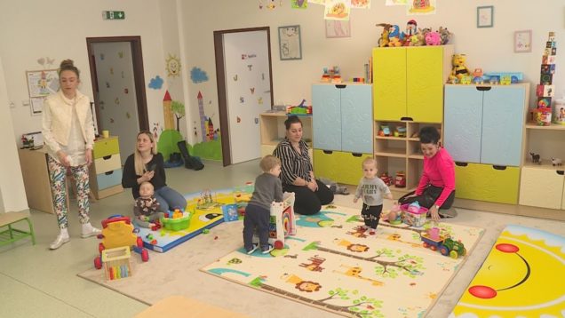 <strong><u>Jasličkárom spestrili deňžiaci zo ZUŠ vo Vrútkach. Zahrali im bábkové divadlo O medovníkovej chalúpke</u></strong>