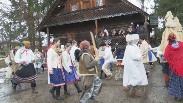 <strong><u>Skanzen ožil Fašiangami, spevom a sprievodom s maškarami</u></strong>