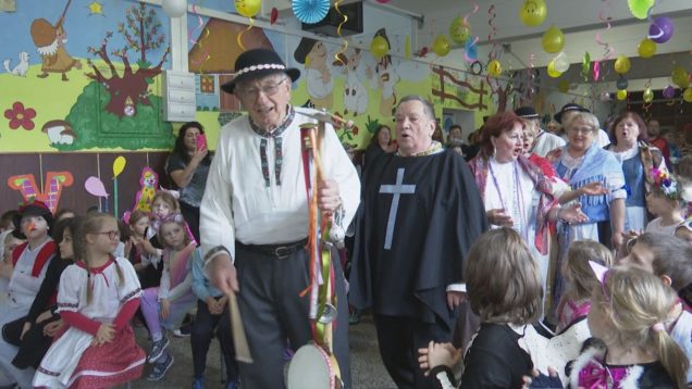 <strong><u>V Súkromnej spojenej škole pre žiakov s vývinovými poruchami učenia zorganizovali veľkolepú rozlúčku s fašiangami. Výrazne k nej prispeli aj obľúbenci detí – martinskí seniori</u></strong>