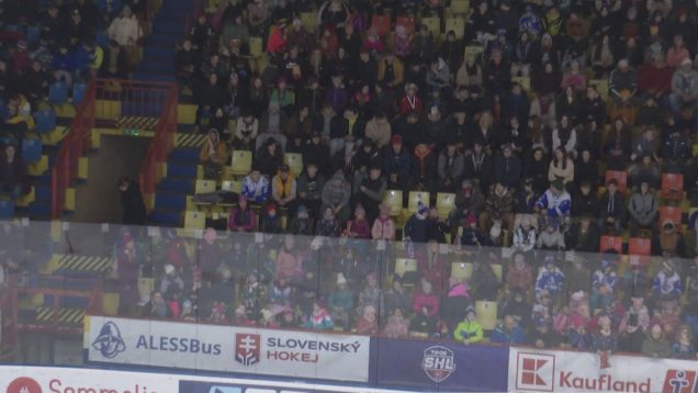 <strong><u>Viac ako 2000 detí dostalo možnosť vychutnať si štvrtkový hokejový zápas. Mnohé z nich mali na zimnom štadióne a pri sledovaní hokeja naživo veľkú premiéru</u></strong>