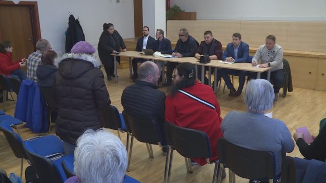 <strong><u>Nedostatok parkovacích miest, rozbité chodníky, údržba zelene, neporiadok pri a na cintorínoch. Nielen tieto, ale aj mnohé ďalšie problémy trápia Priekopčanov</u></strong>