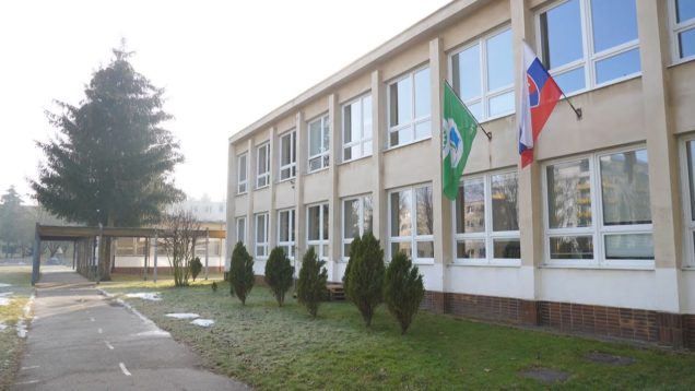 <strong><u>Projekt rieši zateplenie budovy ZŠ J. Kronera. Predpokladaná úspora nákladov je až do výšky 45%</u></strong>