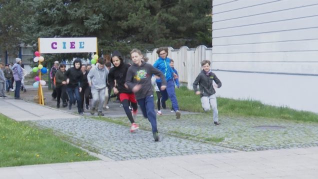 Stovky detí zo Spojenej evanjelickej školy bežali, aby finančne podporili ženy a matky, ktoré sa ocitli v núdzi