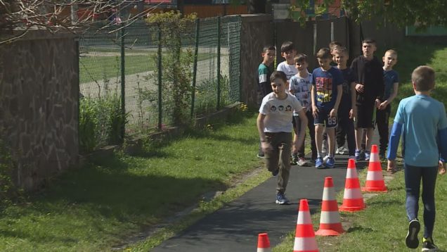 Atletický štvorboj preveril žiakov prvého stupňa. Malí športovci vedia, že šport a pohyb sú zárukou zdravia a spokojnosti