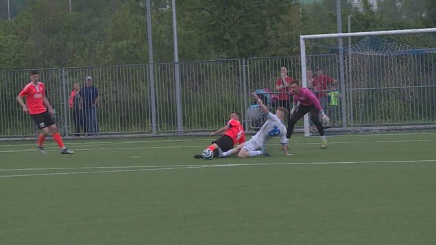Domáci futbalisti predviedli proti tabuľkovým susedom zo Šale výborný výkon, s výsledkom však spokojnosť nie je