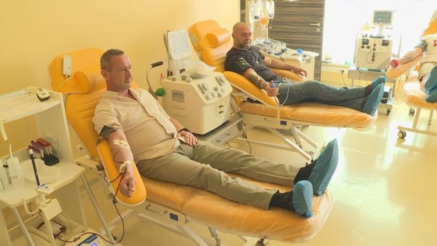 Najskôr mali trošku obavy, potom to vyskúšali a odvtedy chodia pravidelne. Vzácni ľudia, ktorí chcú pomáhať a ktorí svojimi kvapkami krvi zachraňujú životy iným