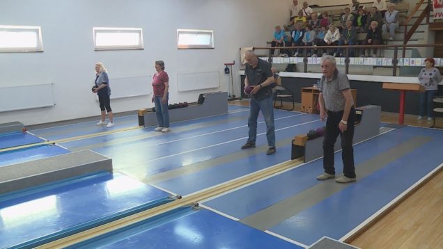 Naši starkí si opäť precvičili jemnú motoriku a súťažného ducha. V priekopskej kolkárni zhadzovali kolky jedna radosť