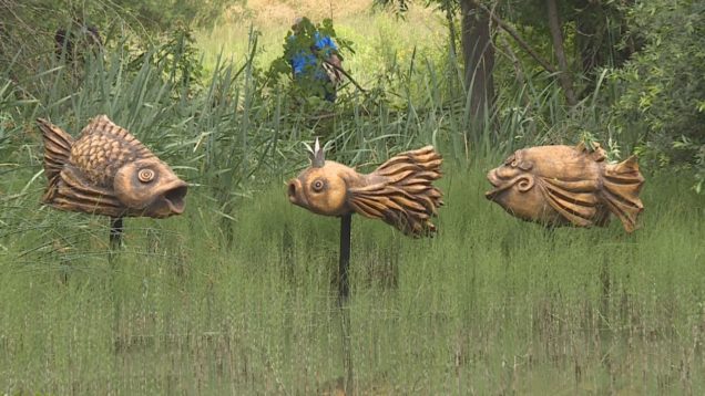 Za účasti množstva detí boli do jazierka „vypustené“ rybky a naopak, z vody vystúpil bahenný škriatok so svojou mamou vábničku a rozdávali radosť vo veľkom