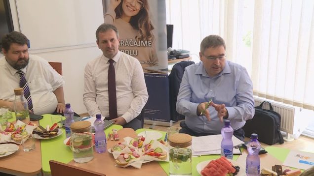 ZŠ s MŠ Hurbanova bude od septembra ako jedna zo 40 pilotných slovenských škôl zavádzať nový štátny vzdelávací program. Novú formu vyučovania si ako prví vyskúšajú prváci