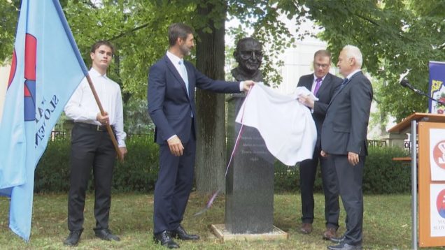 Busta národného apoštola ducha – Františka Fugu rozšírila galériu významných osobností našich dejín, ktoré zdobia park sv. Cyrila a Metoda