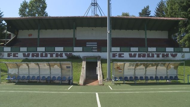 Ihrisko s umelou trávou vo Vrútkach bolo po rokoch používania v zlom technickom stave a futbalisti museli trénovať a hrávať zápasy na cudzích ihriskách. Už čoskoro sa vrátia „domov“, Ihrisko čaká modernizácia