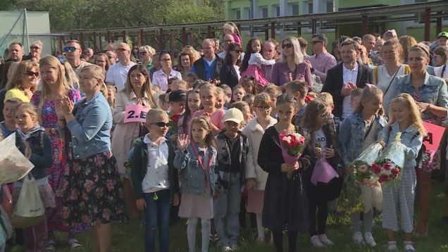 Odhodlaných veľkých školákov, ale aj nesmelých prváčikov, ktorí po prvý raz zasadli do lavíc ZŠ A.Dubčeka povzbudil aj primátor Ján Danko