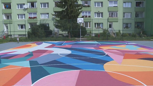Unikátne ihrisko na Gándhího ulici rozžiarilo Záturčie a motivuje k pohybu. Už v nedeľu sa chystá jeho slávnostné otvorenie, spolu so streetballovým turnajom, hudbou a tancom