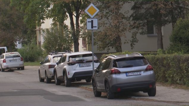 Zmena v parkovaní. Parkovanie na chodníku bude od 1. októbra zakázané