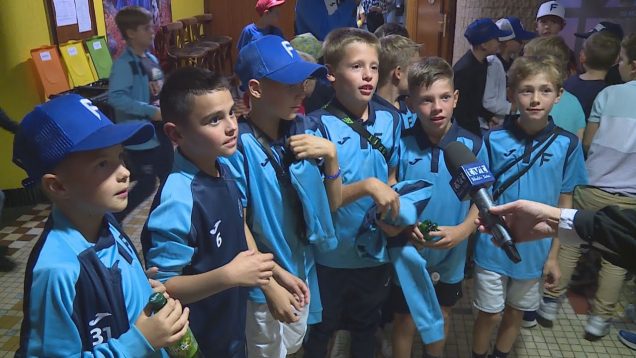 Atmosféra v kine pripomínala futbalový zápas. Desiatky malých futbalistov a futbalistiek vytvorili fantastickú atmosféru pri sledovaní filmu o slovenskej futbalovej ikone