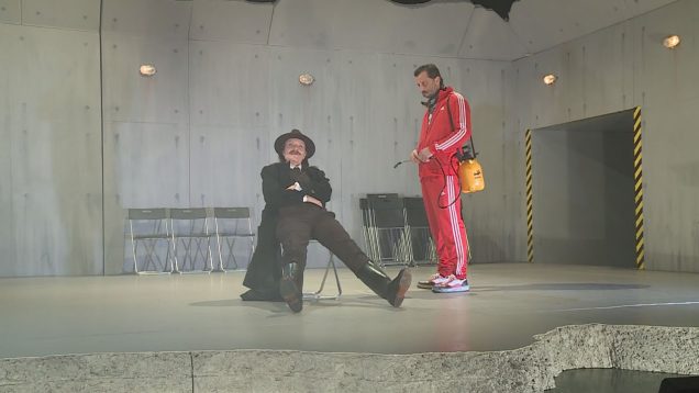 Do hlavnej mužskej postavy v smutno-smiešnej groteske obsadil český režisér Michal Hába vynikajúcu herečku Janu Oľhovú