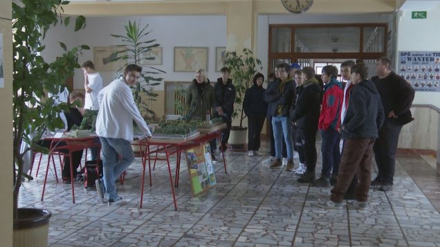 Na ,,priemyslovku“ prúdili stovky žiakov základných škôl aj s rodičmi. Zaujímali sa o možnosti štúdia na technickej škole