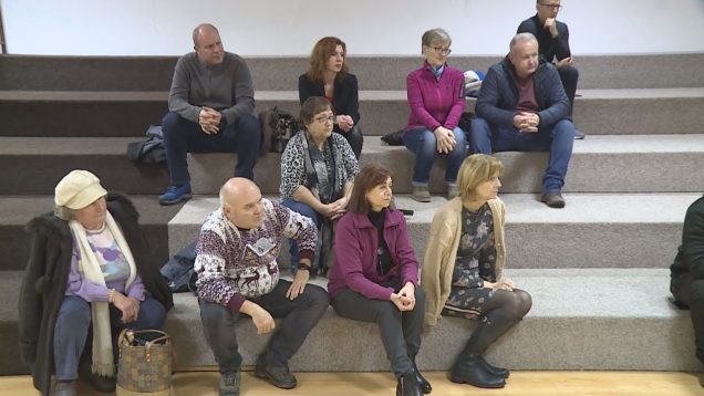 Obyvatelia diskutovali o parkovacej spoločnosti i blokových pokutách za parkovanie na chodníkoch