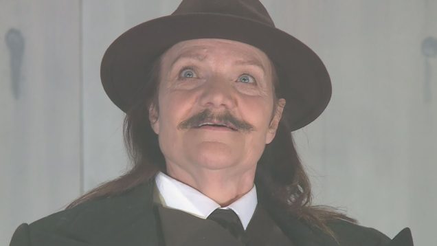 Pre vynikajúcu herečku Janu Oľhovú nie je nič nemožné. Ani stvárnenie mužskej postavy