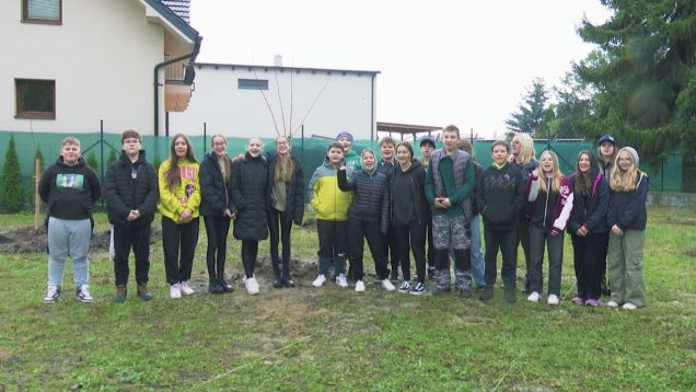 V Priekope vzniká komunitný ovocný sad. Deti sadili odrody ovocných drevín, jablone, hrušky i ovocné kríky