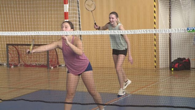 Bedminton, ktorý rekreačne hrávame v lete je diametrálne odlišný od toho súťažného. V rámci Žilinského kraja v ňom vynikajú stredoškoláci z Dolného Kubína
