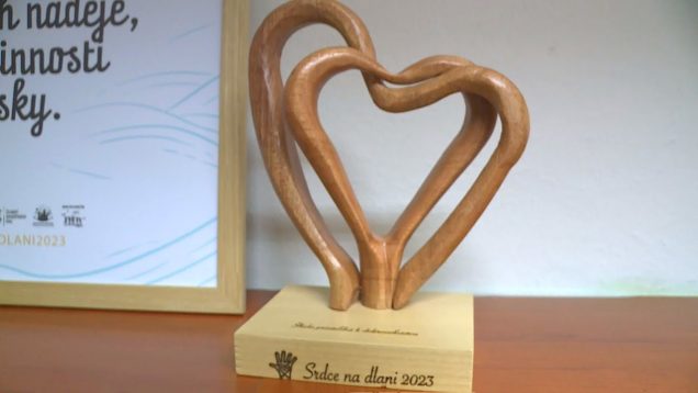 Gymnázium J.Lettricha je škola plná skvelých ľudí so srdcom na dlani. A to doslova. Dokazuje to zisk ocenenia Srdce na dlani v kategórii Škola priateľská k dobrovoľníctvu