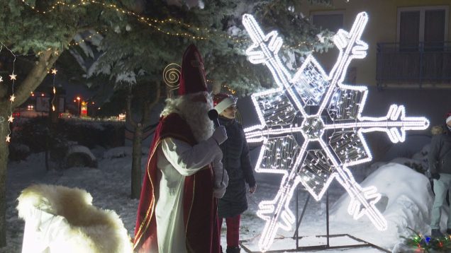 Nielen Mikuláš so svojimi pomocníkmi, ale dokonca aj babka Perinbabka prišli do MČ Košúty a vyčarili úsmev na tvári nielen deťom, ale aj dospelým